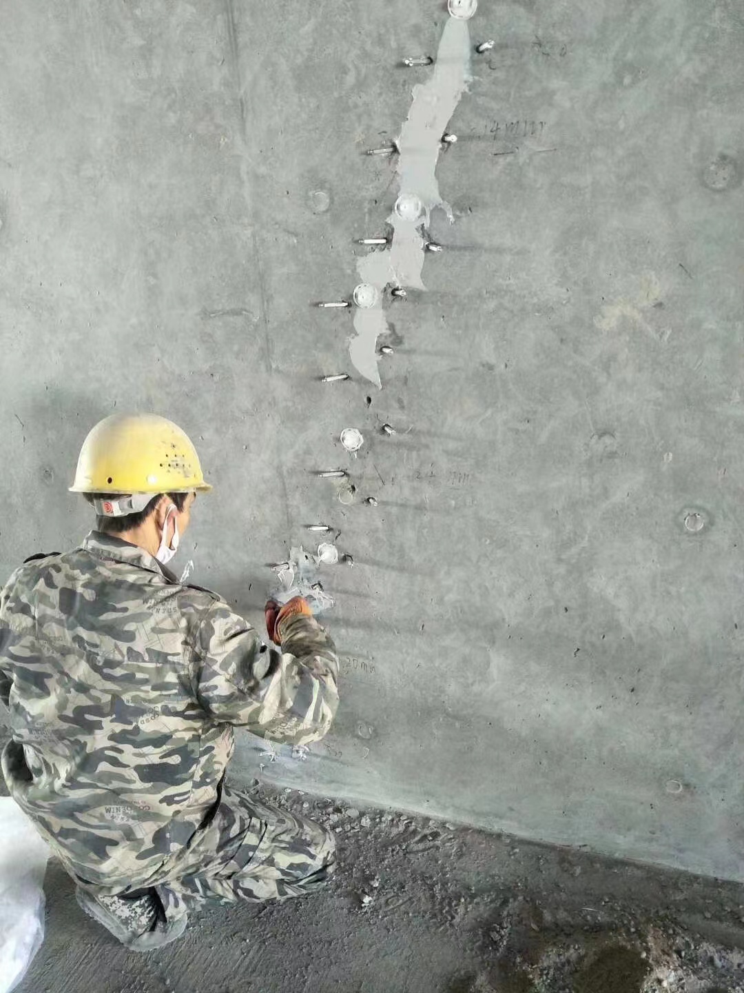 黄岩混凝土楼板裂缝加固施工的方案